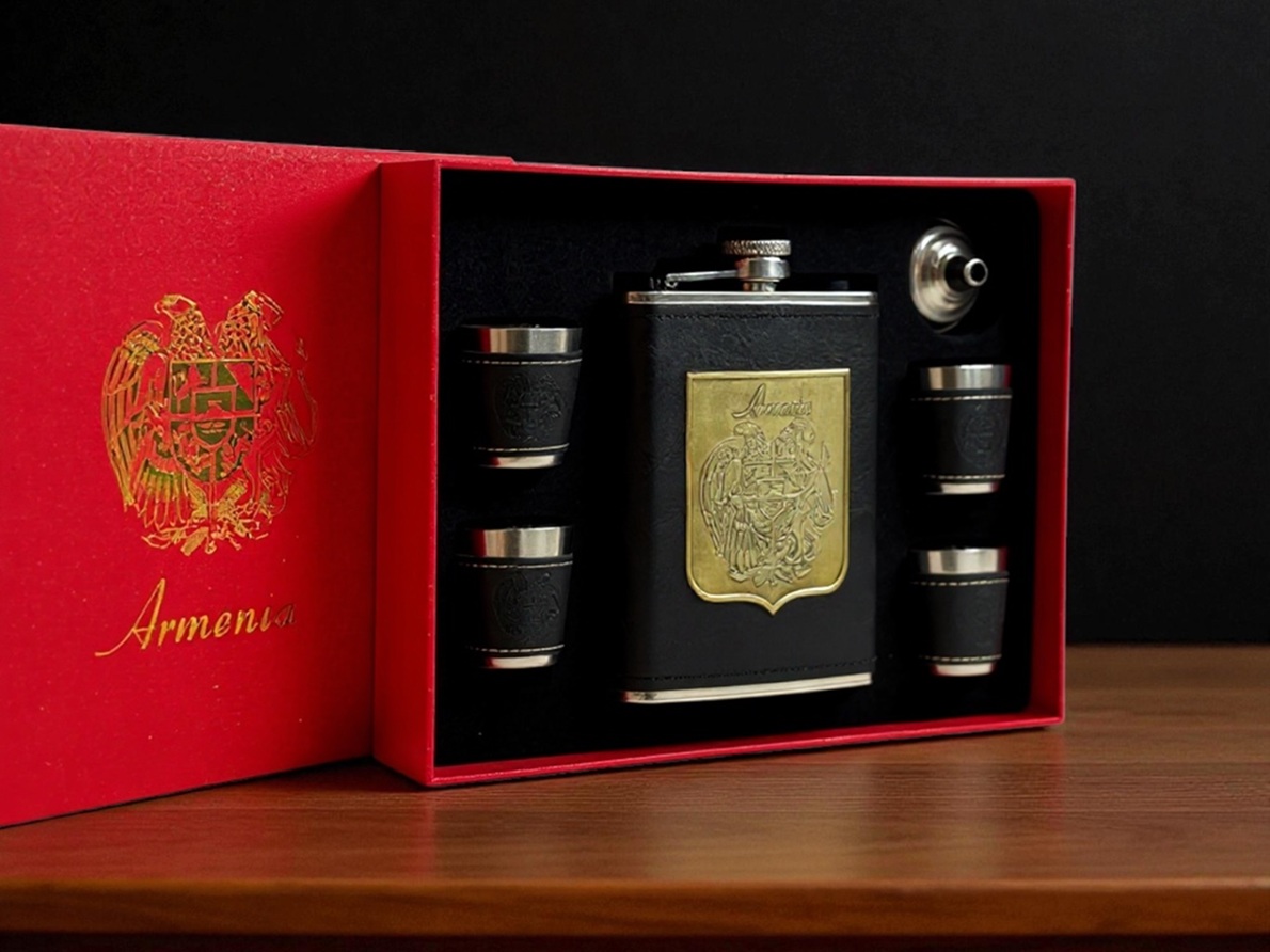 img-Խմիչքի հավաքածու(կաշվեպատ) - Հայաստան