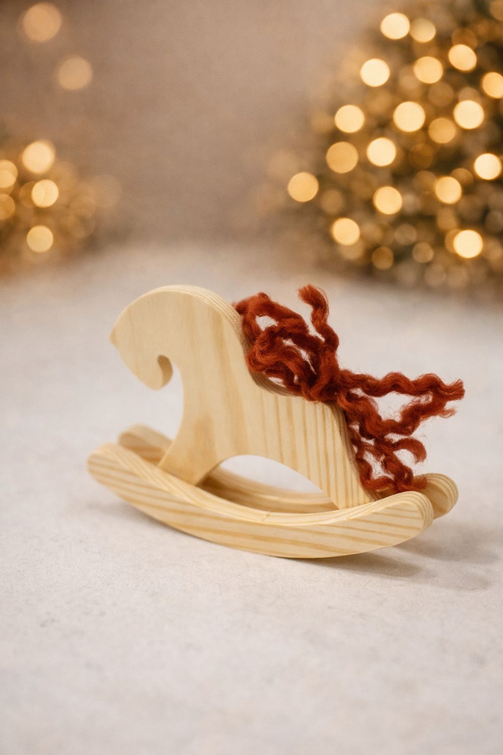 Փայտե Ձի - Կարմիր